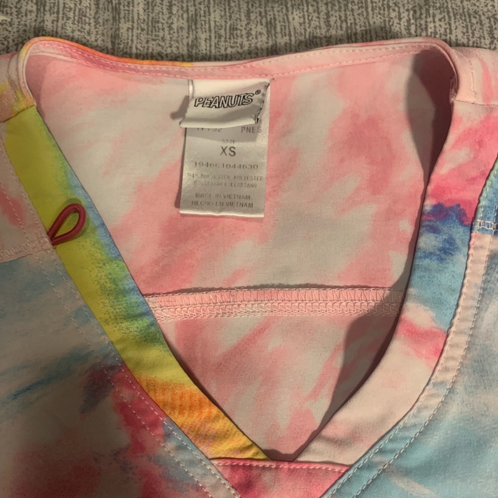 Fun and colorful Peanuts Gang scrub top!